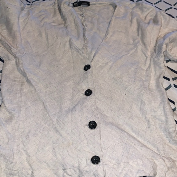 trf Zara collection Small lightweight 4 button blazer, cream linen V neck - Picture 2 of 7